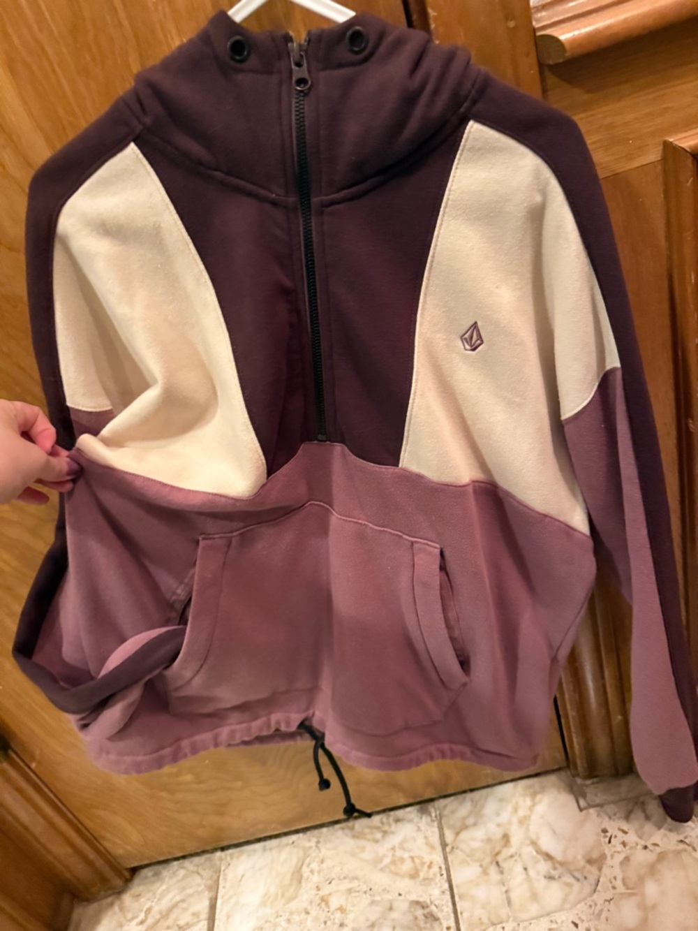 EUC worn once! Volcom wine/rose/cream color block hoodie w/ zip pocket! RARE Sm